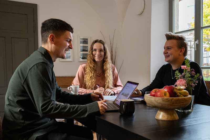 sikamedia teambild - das Team der SEA & SEO Agentur aus Augsburg